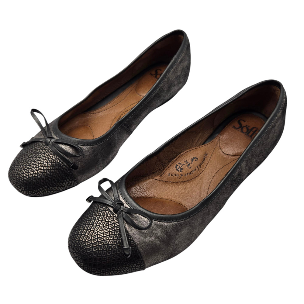 Sofft Womens Size 9M Flat Shoes Leather Cap Toe Slip On Metallic Silver